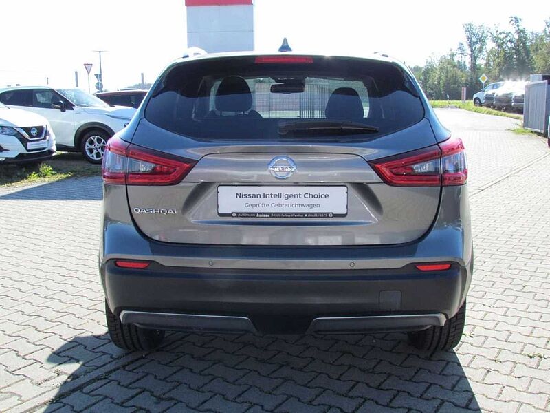 Nissan Qashqai 1.6 DIG-T TEKNA *1.Hand, AHK, Glasdach, 4Kameras*