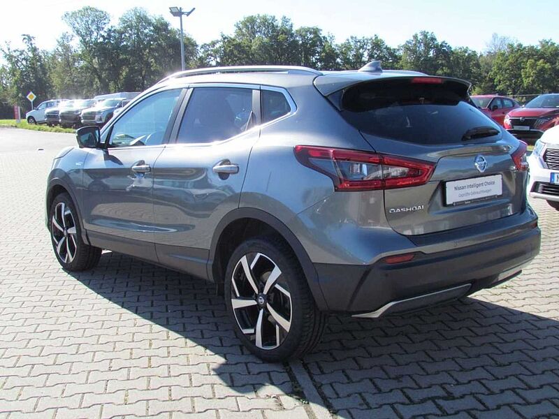 Nissan Qashqai 1.6 DIG-T TEKNA *1.Hand, AHK, Glasdach, 4Kameras*